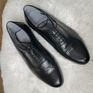 Stacy Adams Black 7.5 dress shoe